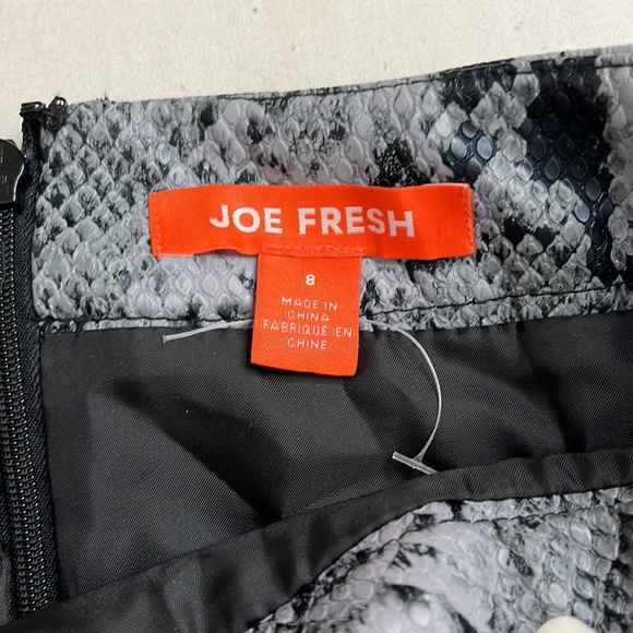 Joe fresh brand Faux leather snake print midi skirt size 8 - Picture 3 of 3